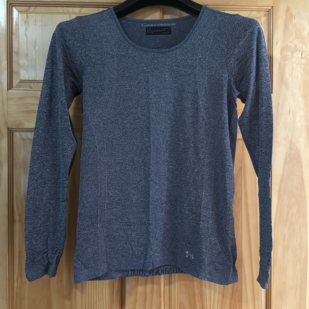 Under armour fitted heat gear. Women’s large